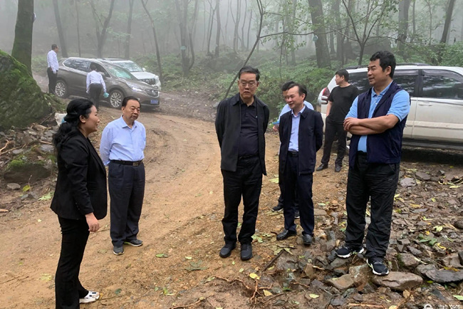 考核组深入全宝山了解自然风光、生态保护等情况