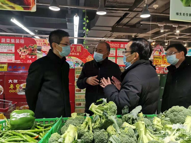 副县长何渝矩春节市场检查1