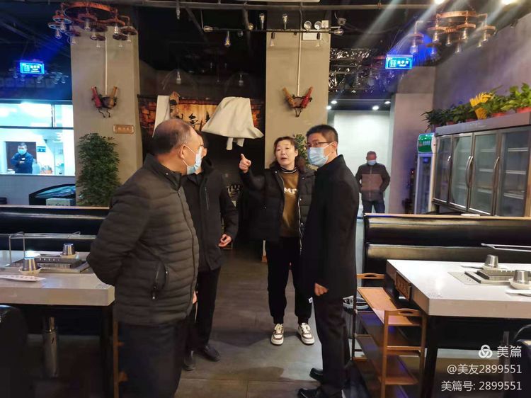副县长何渝矩春节市场检查4