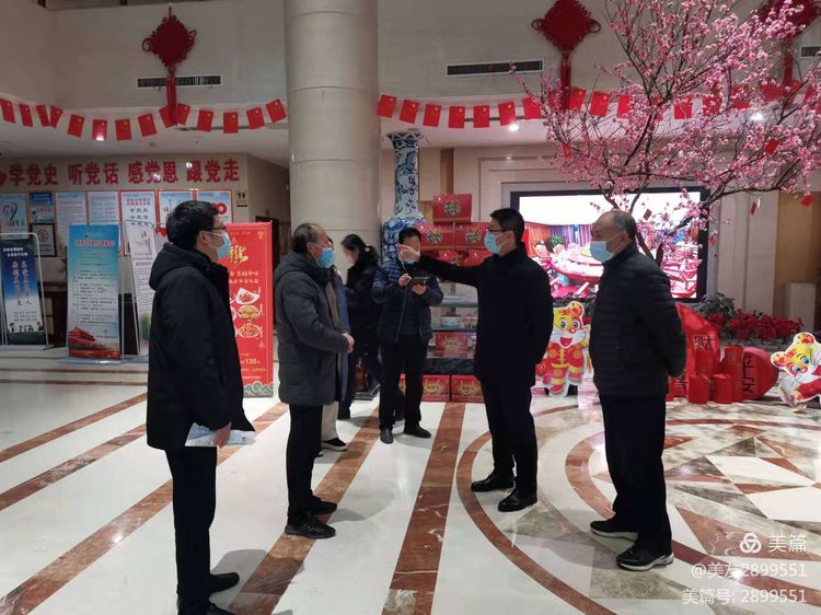 副县长何渝矩春节市场检查6